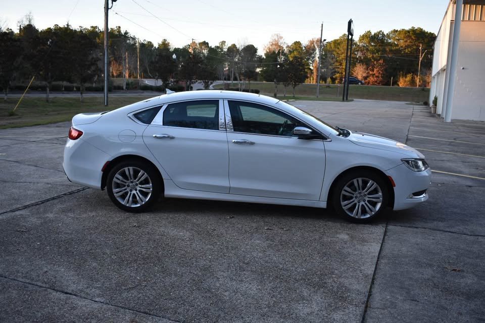 Used 2016 Chrysler 200 Limited w/ Anniversary Edition image 4