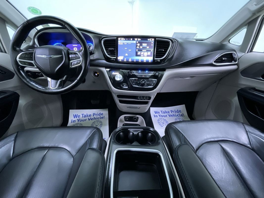 Used 2021 Chrysler Pacifica Touring-L image 16