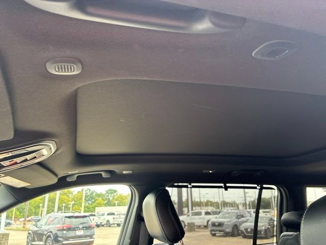 Used 2025 Jeep Grand Cherokee L Limited w/ Luxury Tech Group II RWD image 17