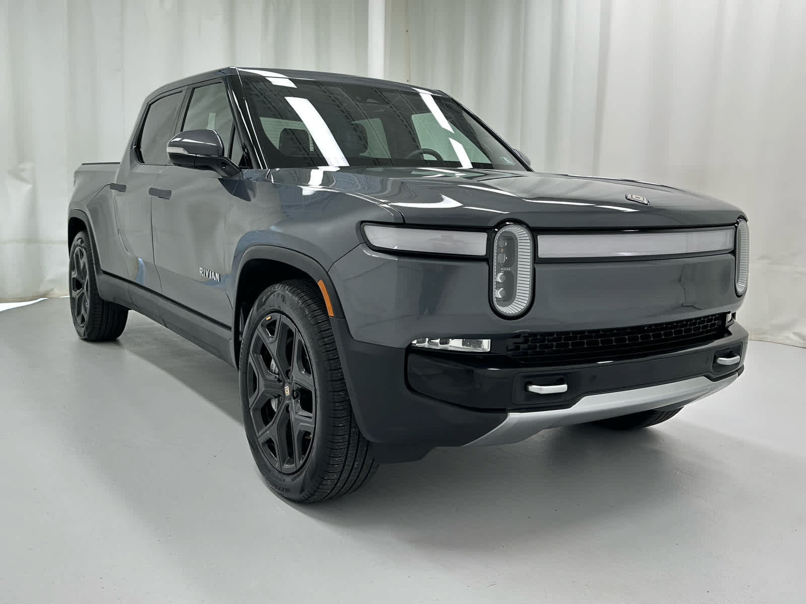 Used 2023 Rivian R1T Adventure AWD/4WD image 2