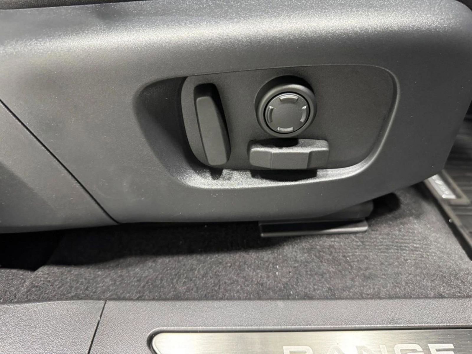 New 2026 Land Rover Range Rover Evoque Dynamic SE image 19