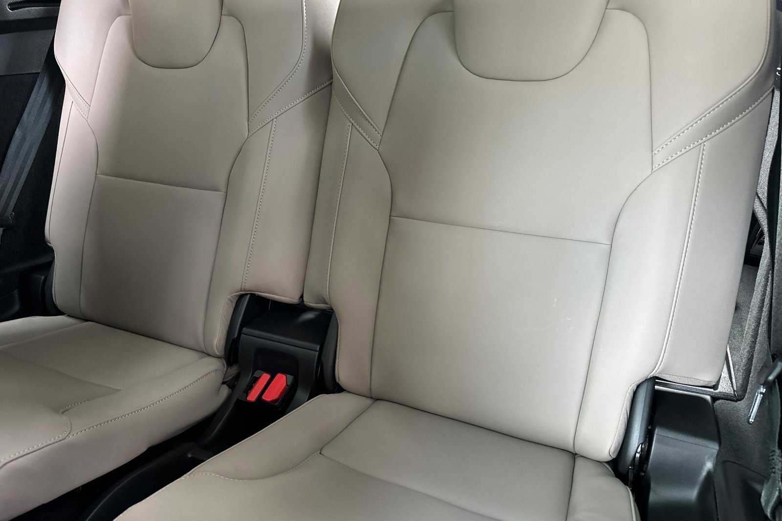 New 2026 Volvo XC90 B6 Plus w/ Protection Package Premier image 17