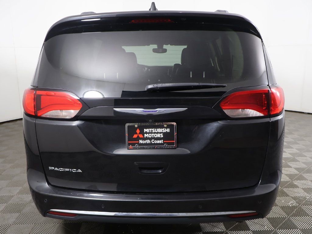 Used 2020 Chrysler Pacifica Touring-L Plus image 14