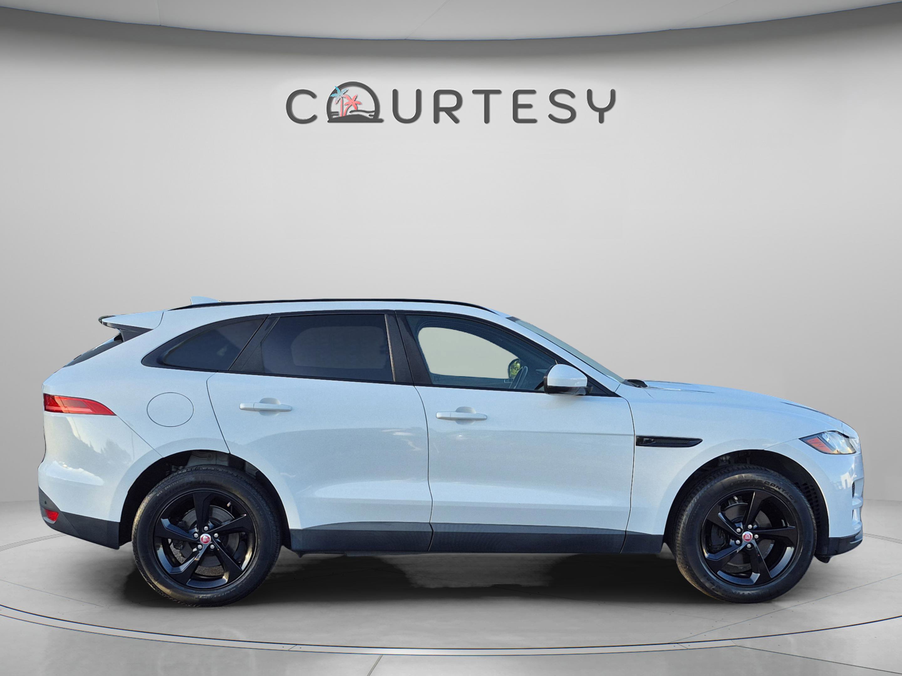 Used 2018 Jaguar F-PACE Premium AWD/4WD image 6