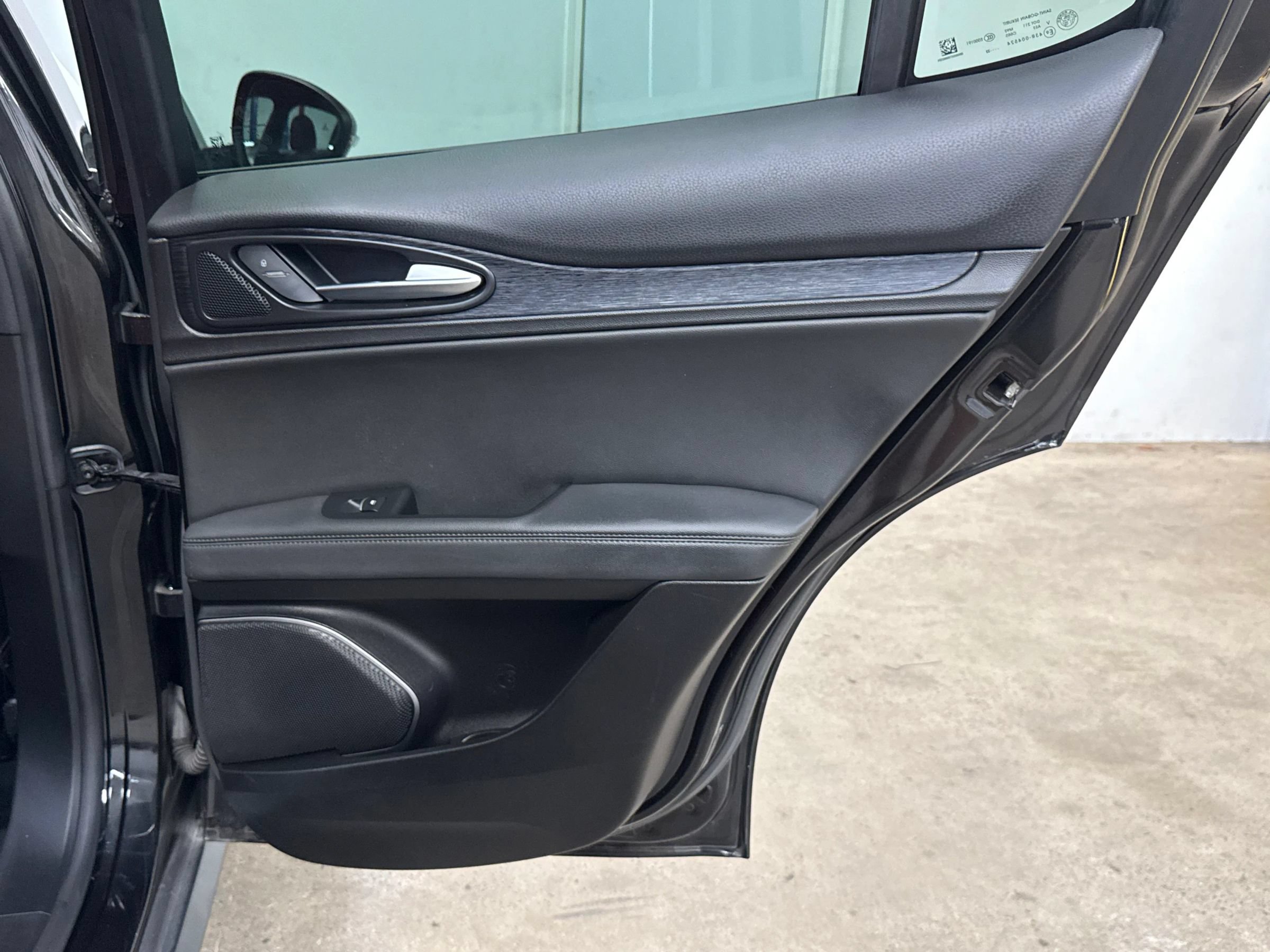 Used 2023 Alfa Romeo Stelvio Sprint RWD image 27