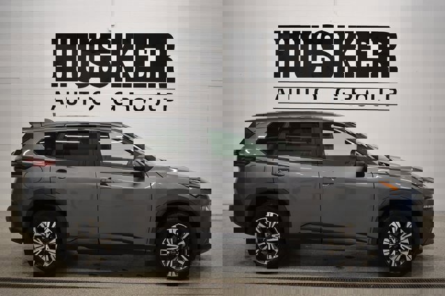 Used 2023 Nissan Rogue SV image 2