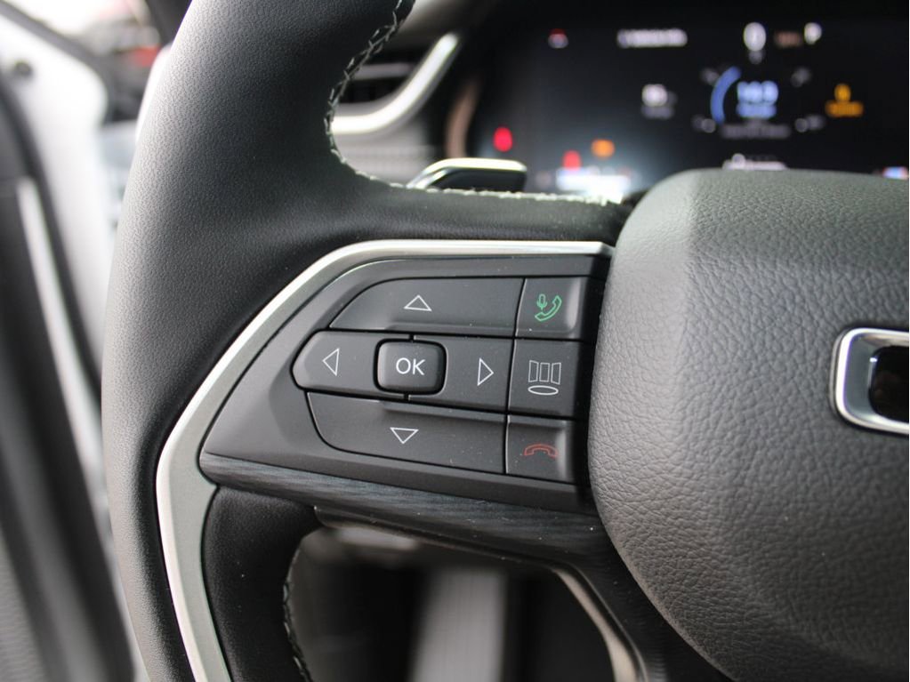 New 2025 Jeep Grand Cherokee Altitude image 14