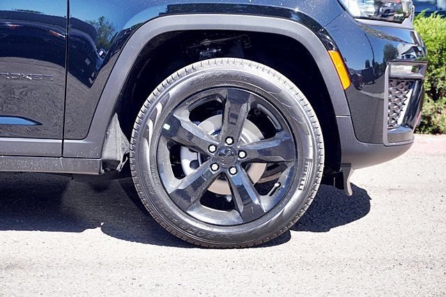 New 2026 Jeep Grand Cherokee Limited w/ Limited Altitude Package AWD/4WD image 8