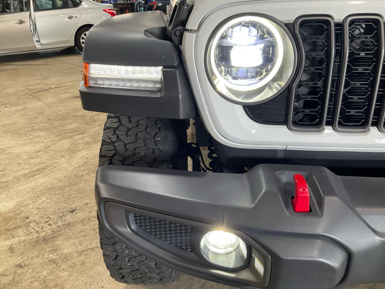 Used 2025 Jeep Wrangler Unlimited Rubicon w/ Convenience Group AWD/4WD image 20