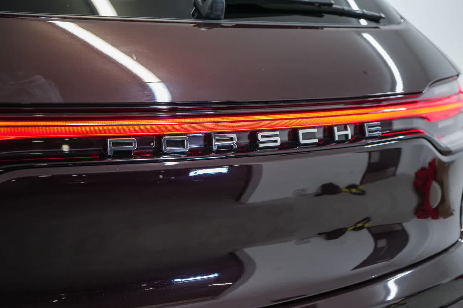 Certified 2024 Porsche Macan AWD/4WD image 12