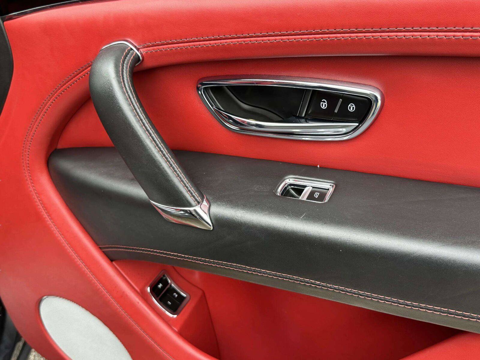Used 2018 Bentley Bentayga AWD/4WD image 87