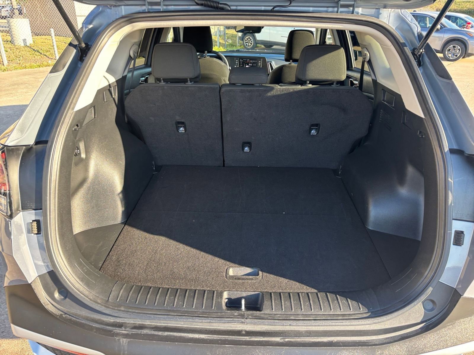 Used 2025 Kia Sportage LX image 30