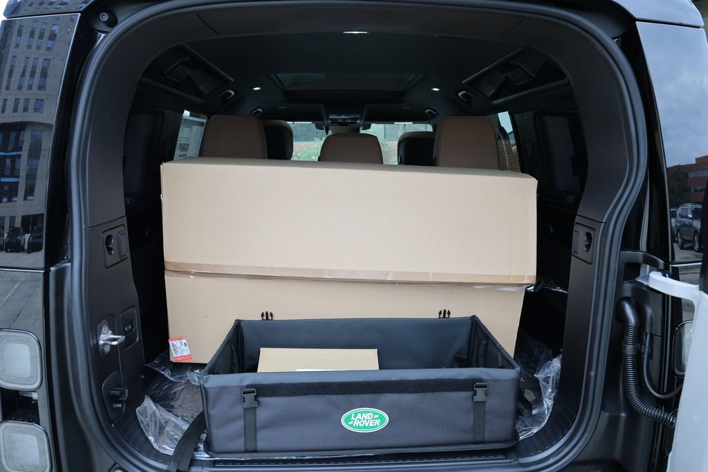New 2026 Land Rover Defender 110 X-Dynamic SE AWD/4WD image 10