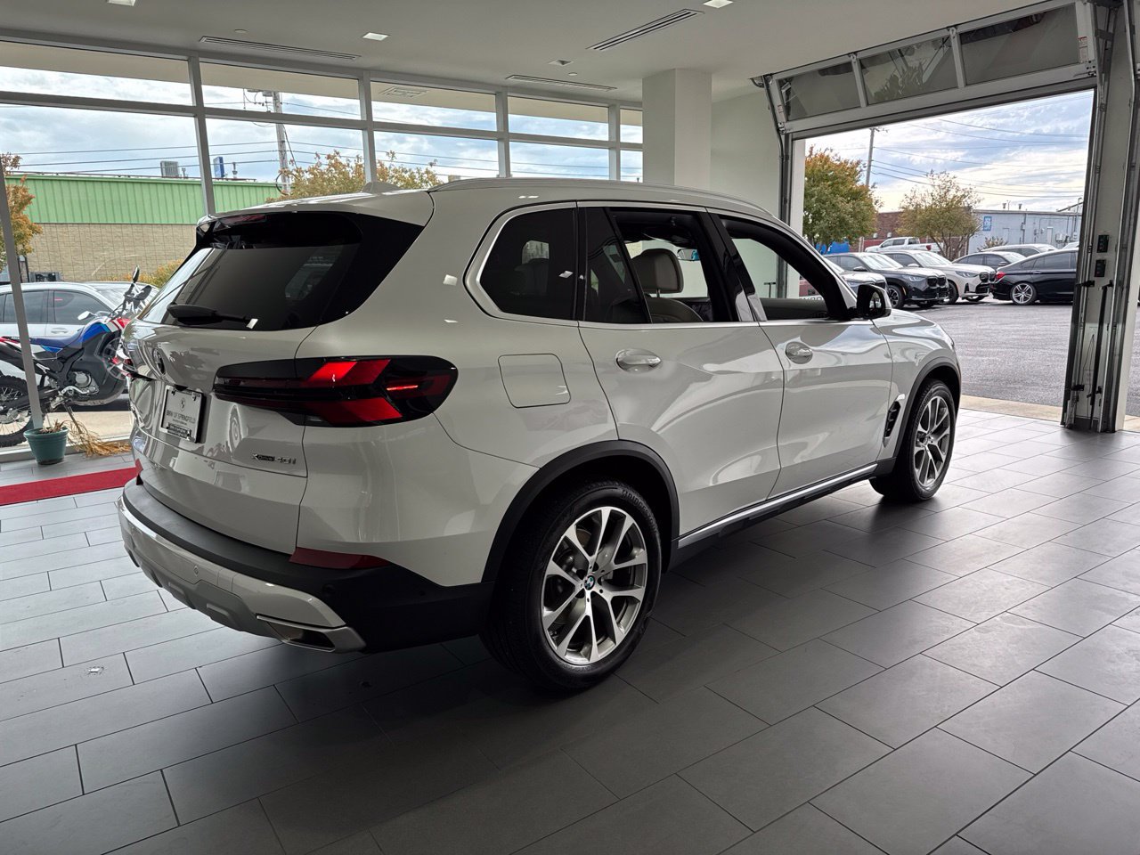 Used 2026 BMW X5 xDrive40i w/ Executive Package AWD/4WD image 8