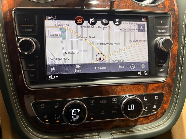 Used 2017 Bentley Bentayga AWD/4WD image 37