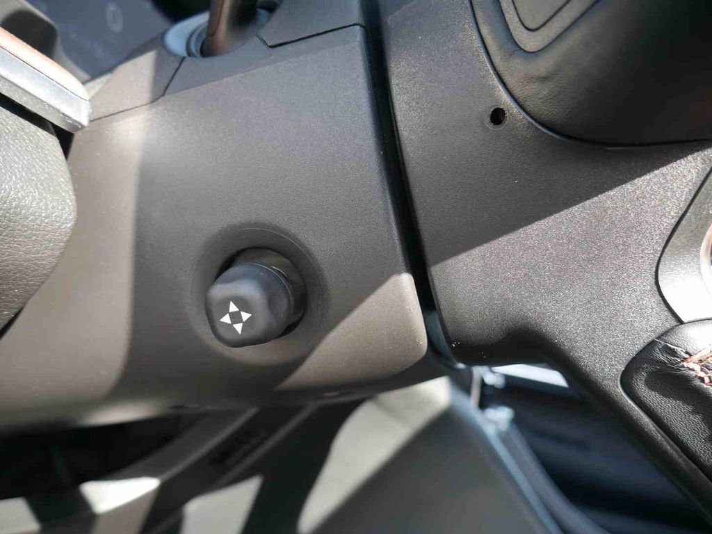 Used 2025 Jeep Grand Cherokee L Summit w/ Advanced Protech Group IV image 30