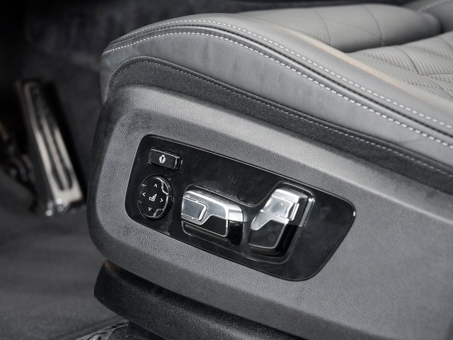 Used 2025 BMW X6 xDrive40i w/ Climate Comfort Package image 11