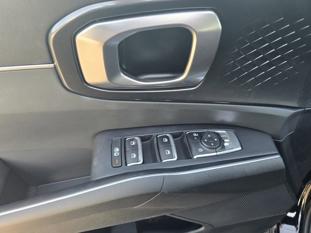 Used 2025 Kia Sorento S image 16