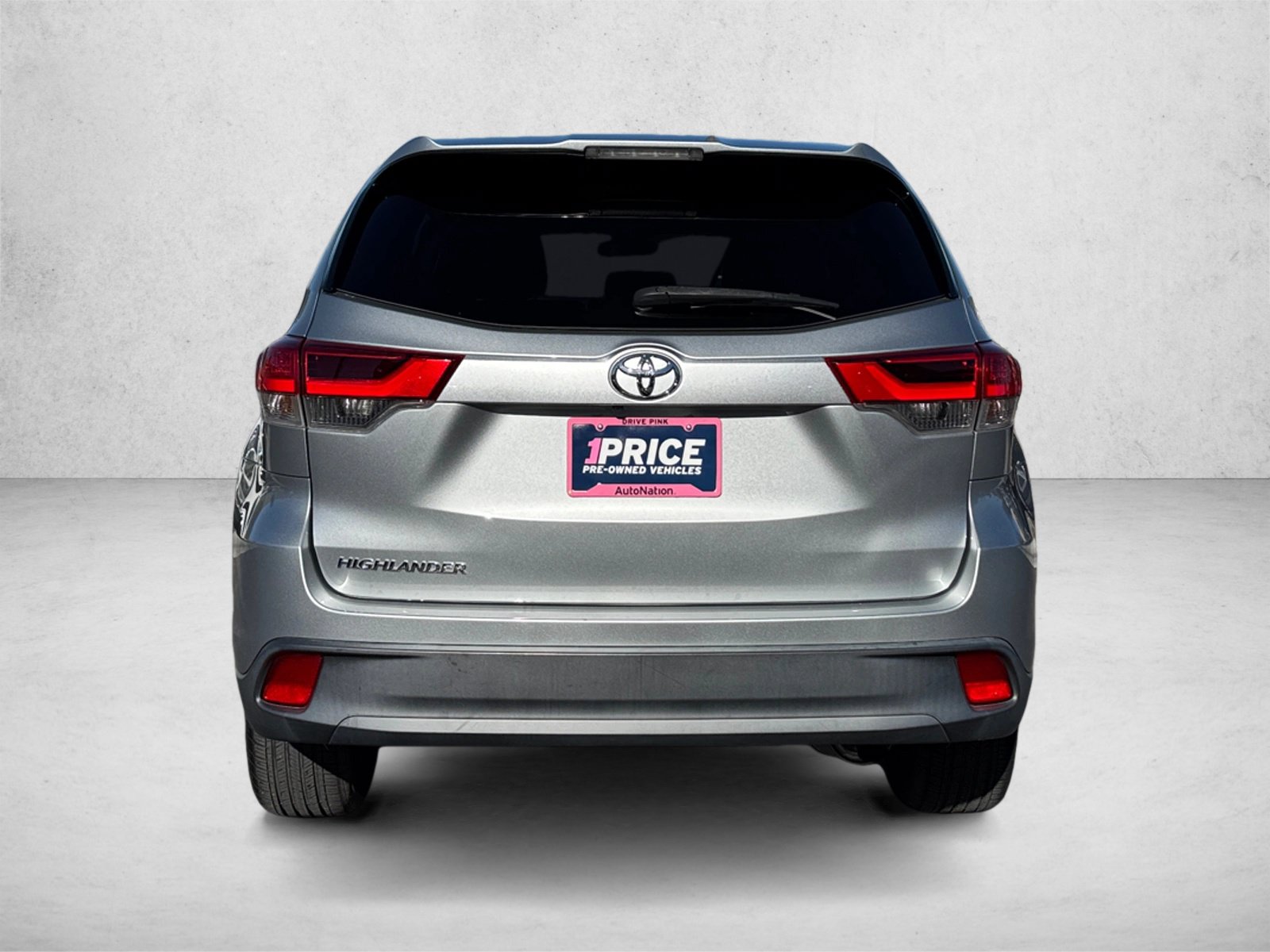 Used 2019 Toyota Highlander LE FWD image 6