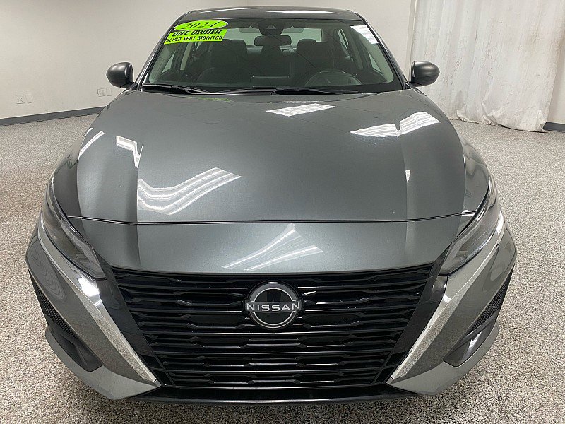 Used 2024 Nissan Altima 2.5 SV image 2