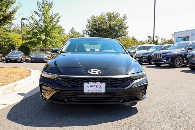 Used 2024 Hyundai Elantra SE image 2