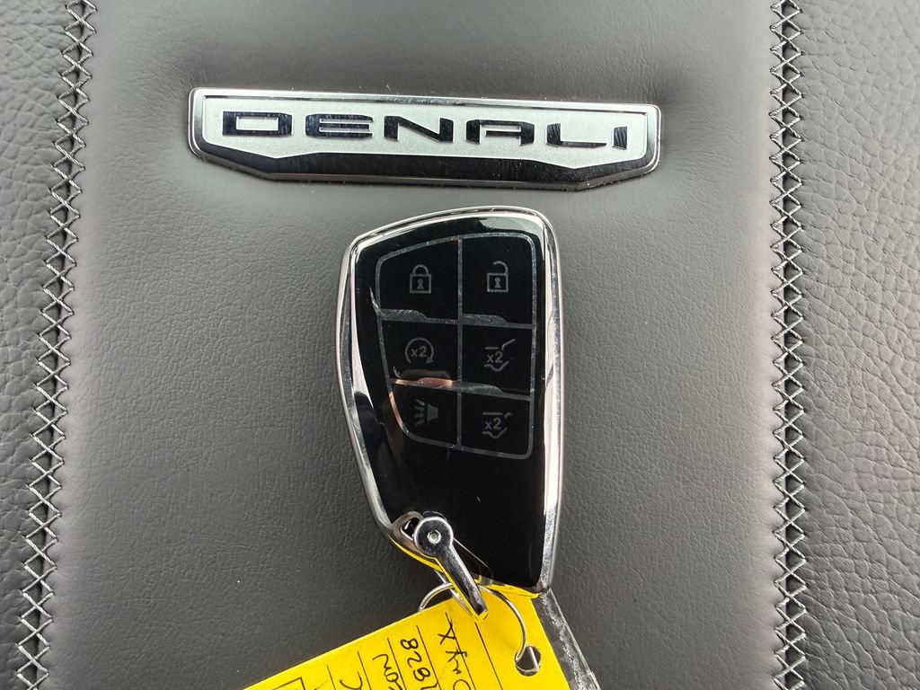 Used 2025 GMC Yukon Denali w/ Sun & Power Step Package AWD/4WD image 45