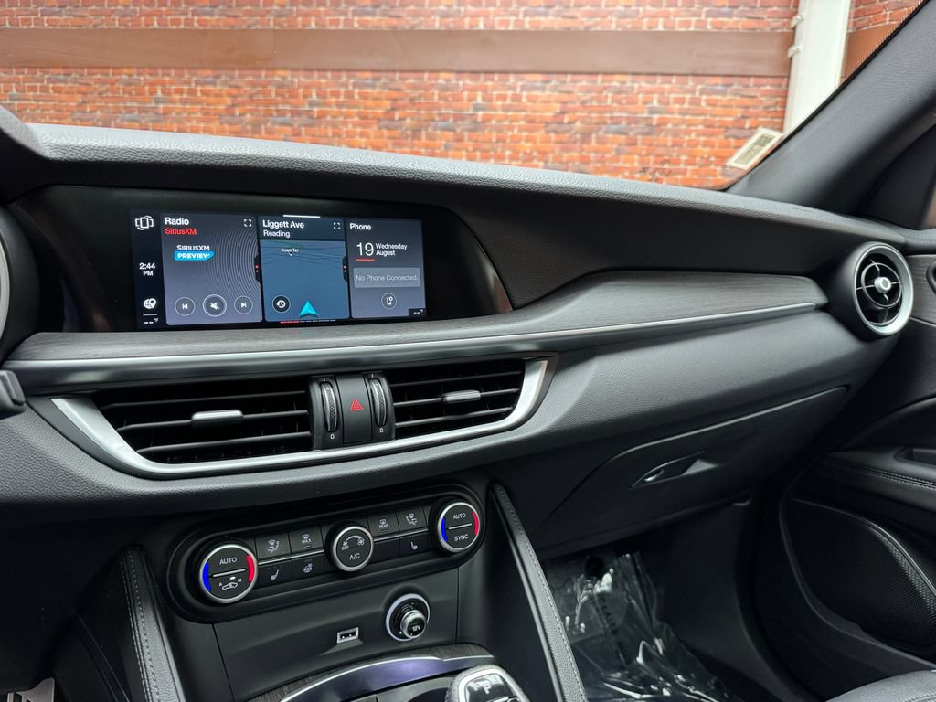 Used 2023 Alfa Romeo Stelvio Ti AWD/4WD image 19