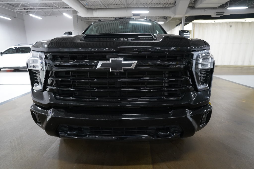 Used 2024 Chevrolet Silverado 2500 LT w/ Midnight Edition AWD/4WD image 18