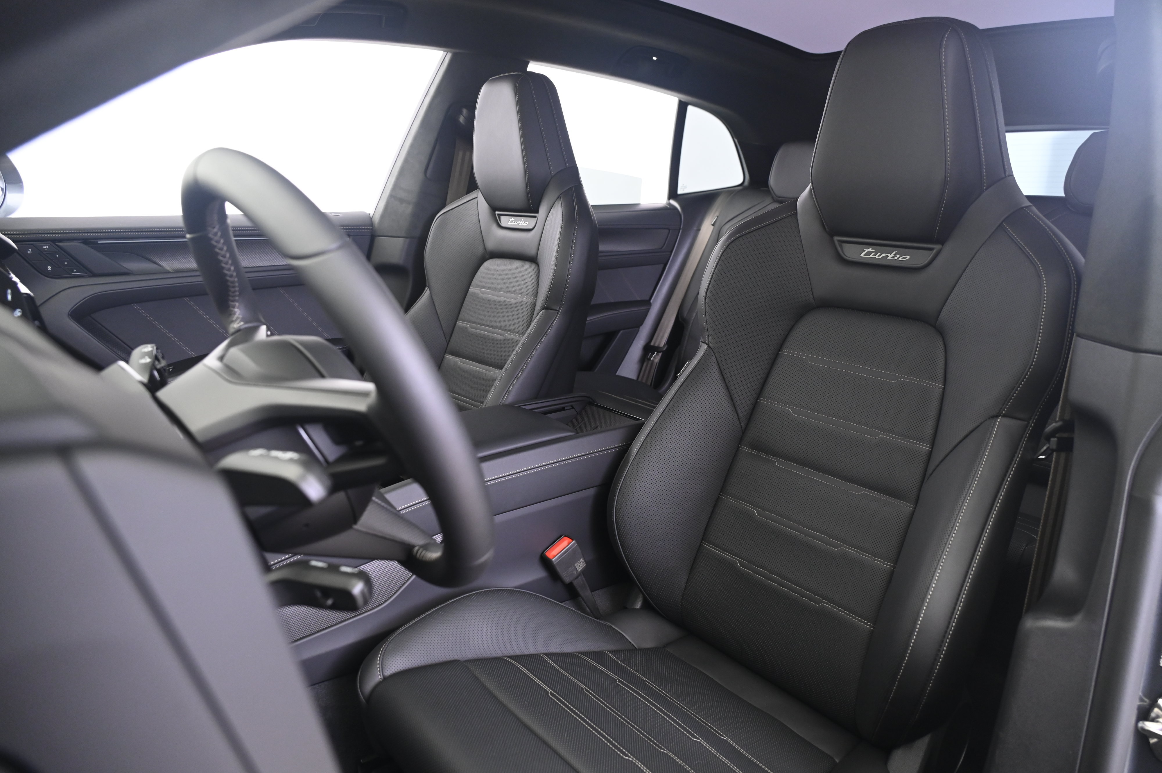 Certified 2026 Porsche Cayenne Turbo AWD/4WD image 31