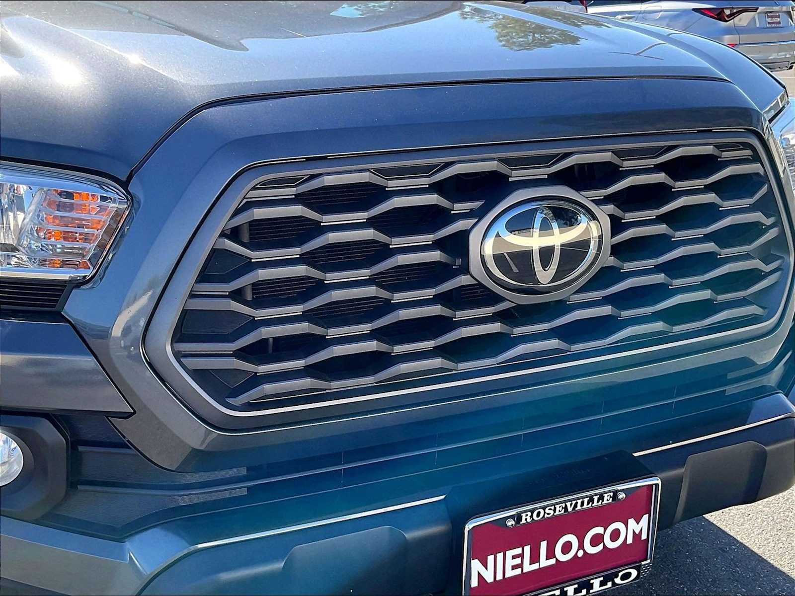 Used 2021 Toyota Tacoma TRD Off-Road AWD/4WD image 33