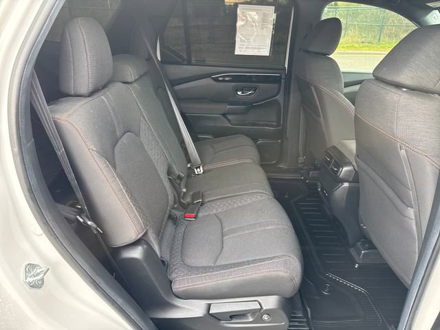 Used 2025 Honda Pilot Sport image 10
