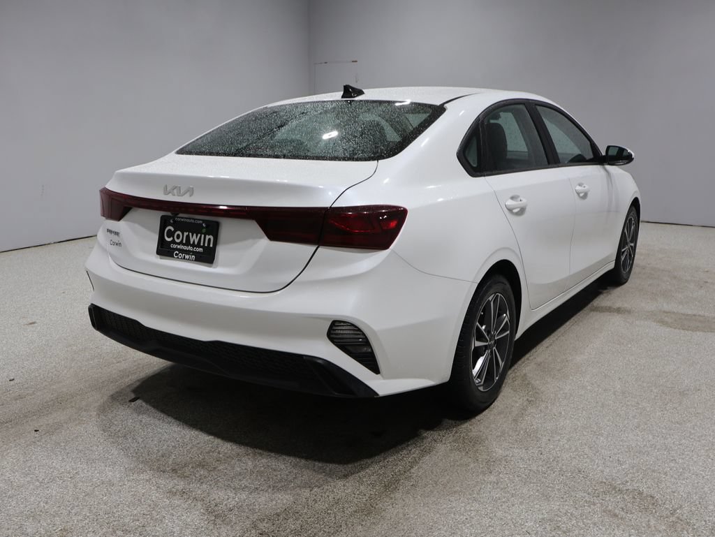Used 2024 Kia Forte LXS FWD image 2