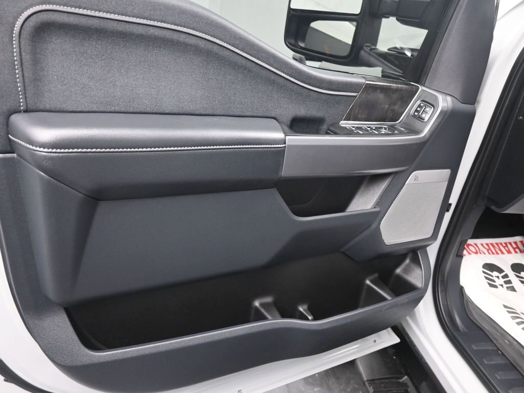 Used 2025 Ford F250 Lariat w/ FX4 Off-Road Package image 2