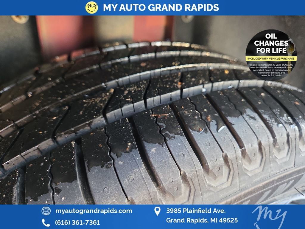 Used 2017 Ford Escape SE w/ SE Sport Appearance Package image 47