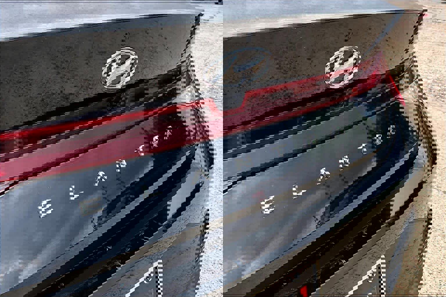 Used 2023 Hyundai Elantra SEL image 29