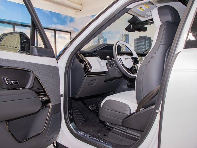 New 2025 Land Rover Range Rover Sport Dynamic SE image 13