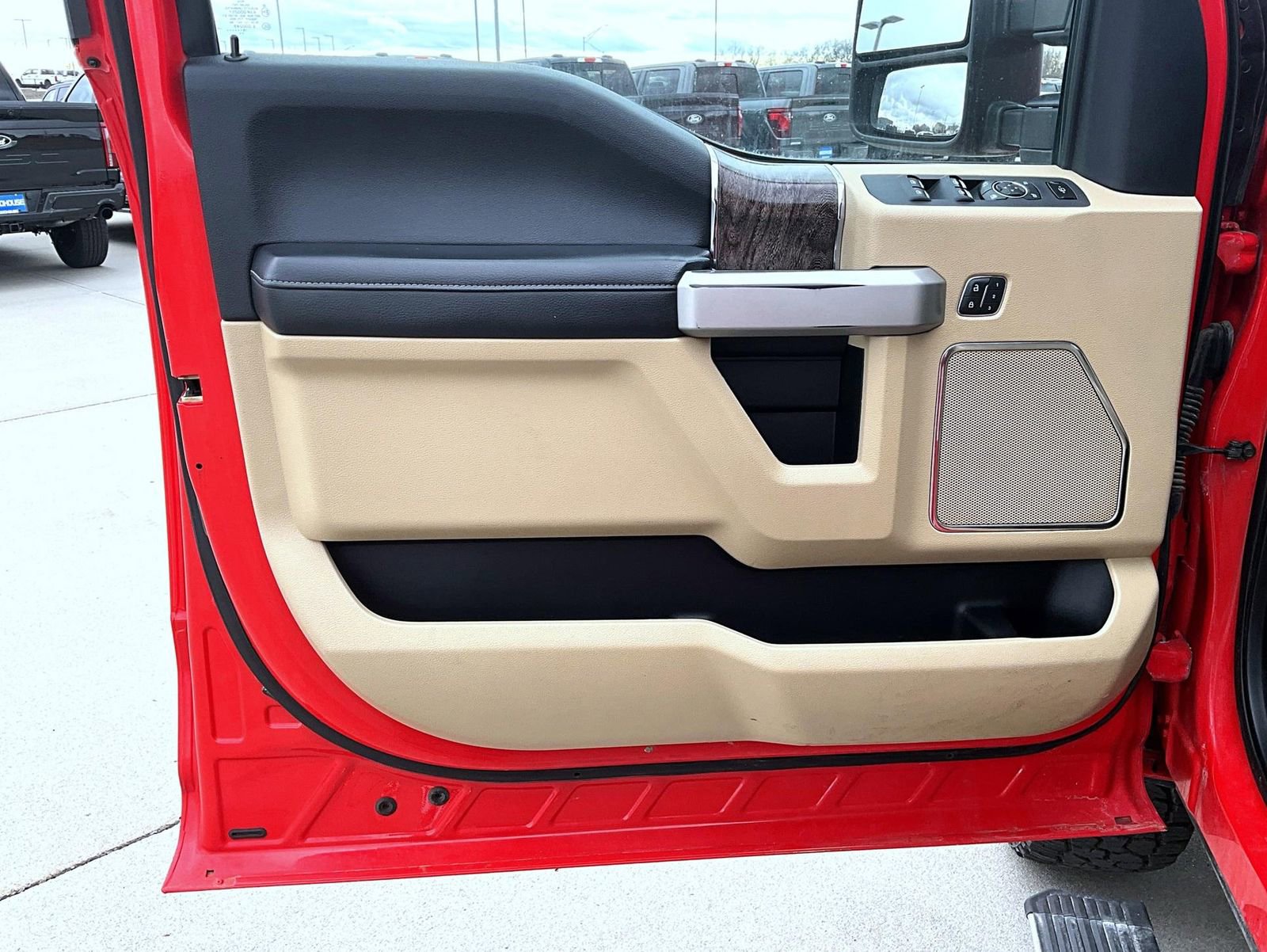 Used 2019 Ford F250 Lariat w/ Lariat Ultimate Package image 9