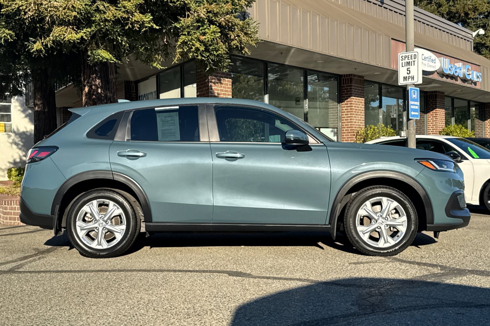 Used 2024 Honda HR-V LX image 3