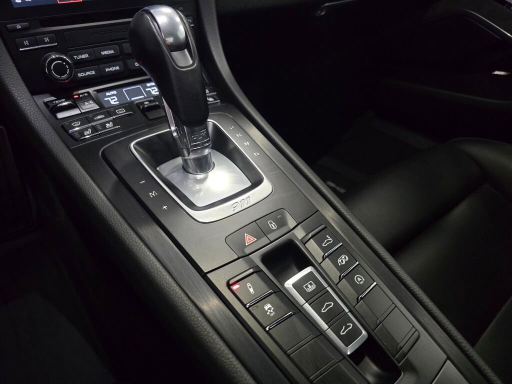 Certified 2018 Porsche 911 Carrera GTS RWD image 17
