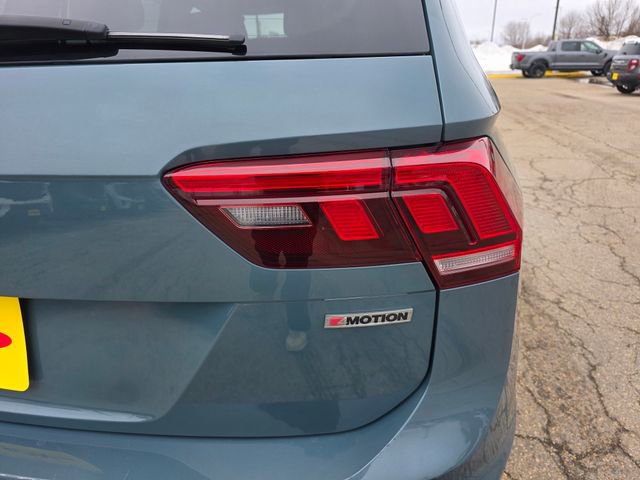 Used 2020 Volkswagen Tiguan SE w/ Panoramic Sunroof Package image 9