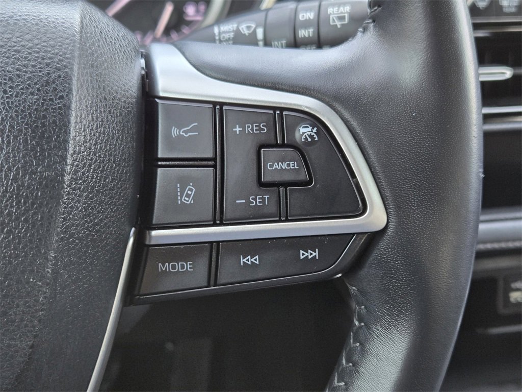 Used 2022 Toyota Highlander XSE image 30