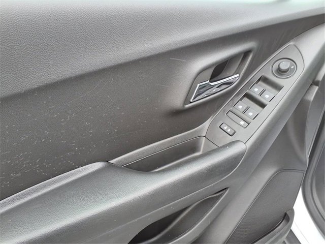 Used 2022 Chevrolet Trax LT w/ Driver Confidence Package image 10