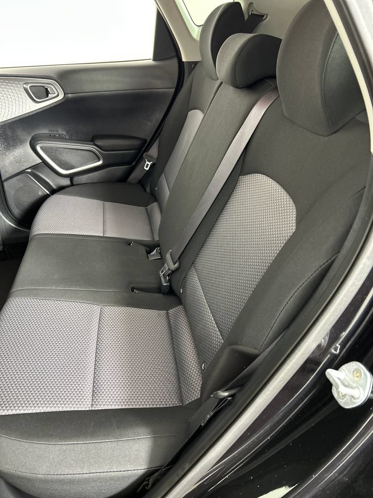 Used 2023 Kia Soul LX w/ LX Technology Package FWD image 17