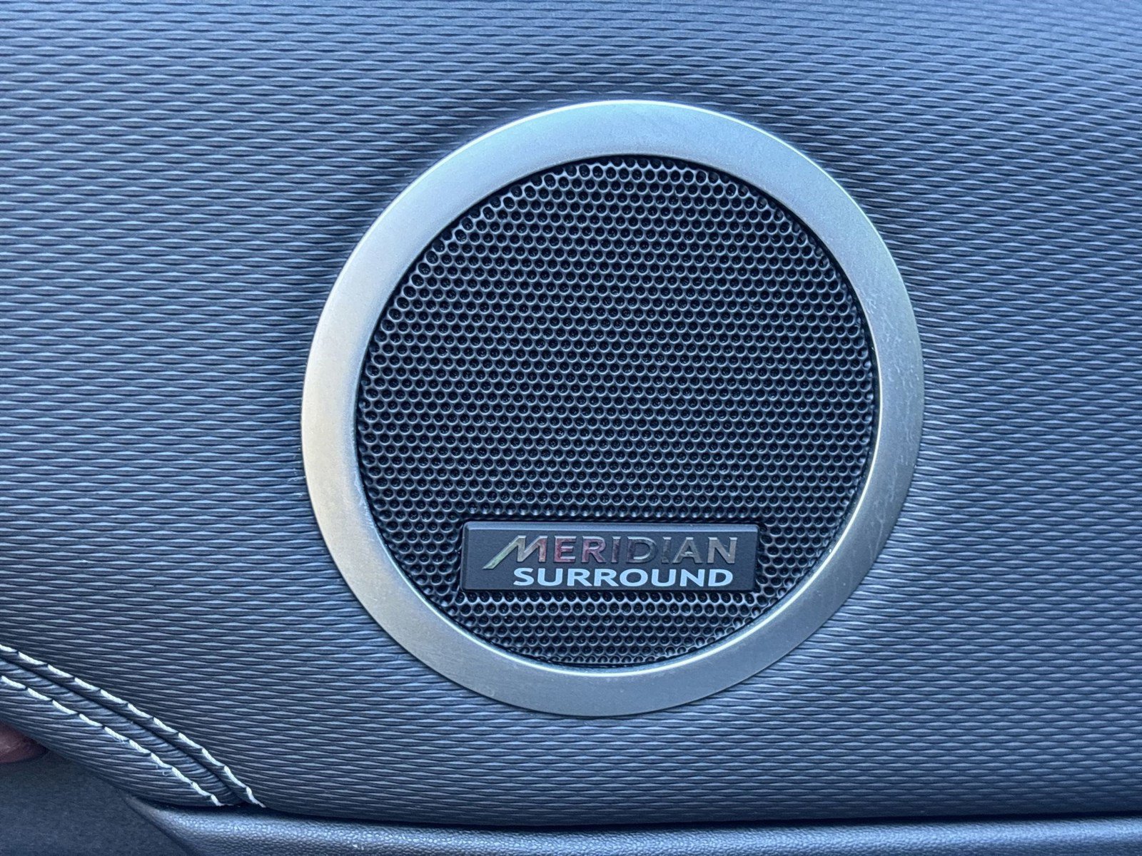 Used 2024 Land Rover Discovery Dynamic SE image 22