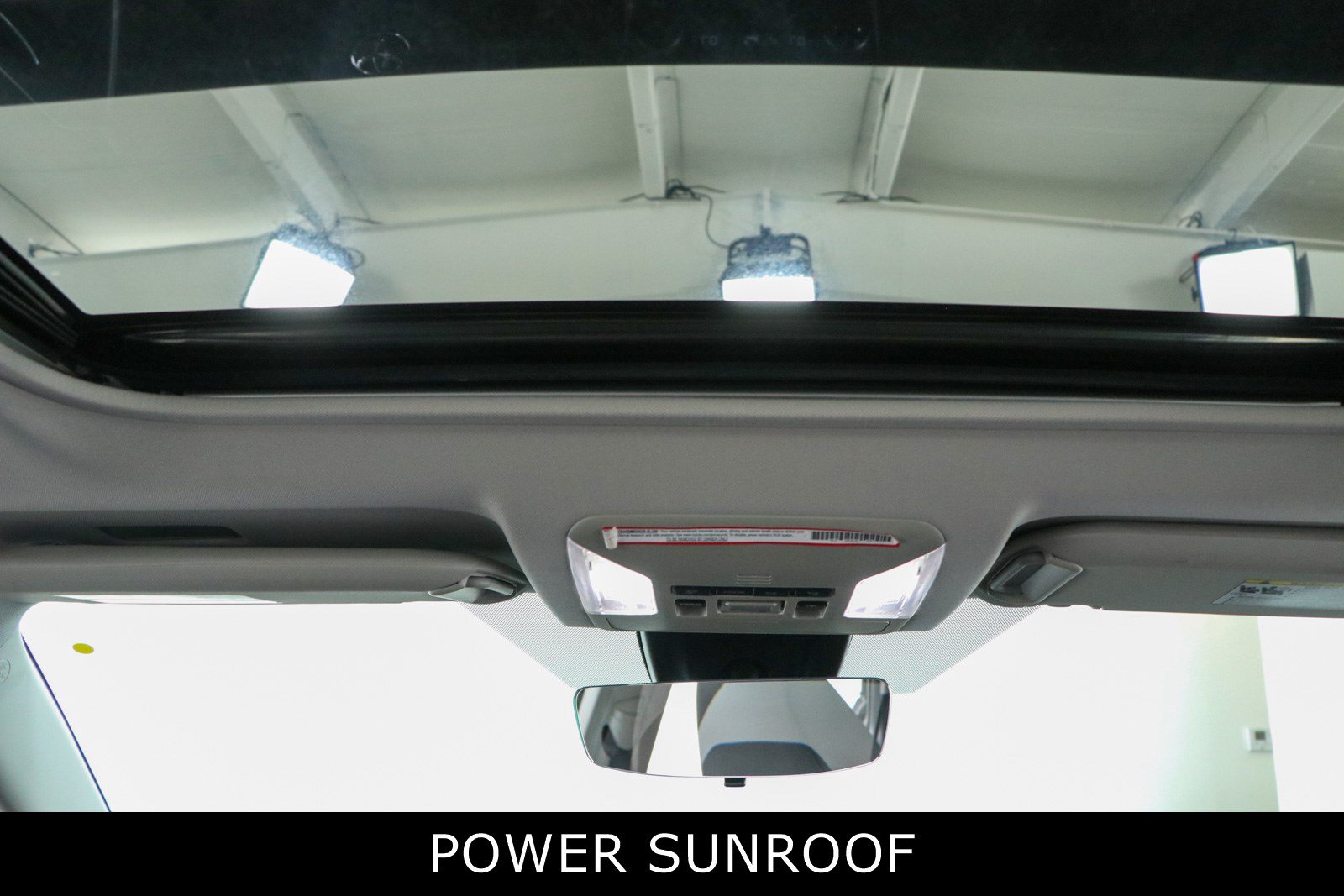 Used 2022 Toyota RAV4 XLE w/ Convenience Package FWD image 21