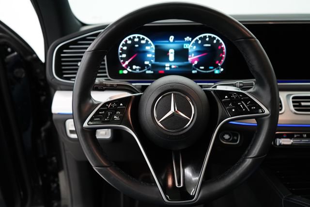 Used 2025 Mercedes-Benz GLS 450 4MATIC image 12