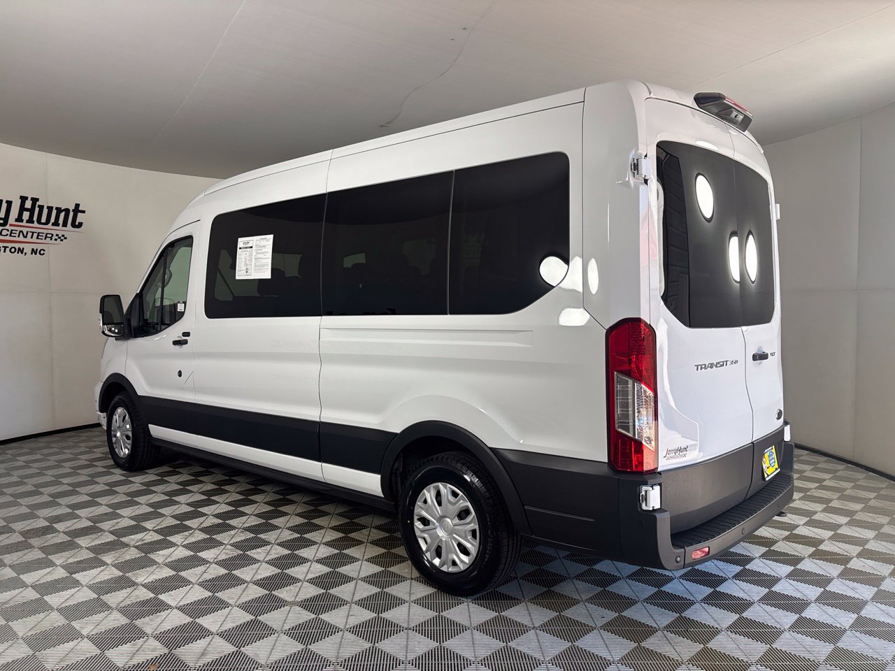 Used 2025 Ford Transit 350 XLT RWD image 6