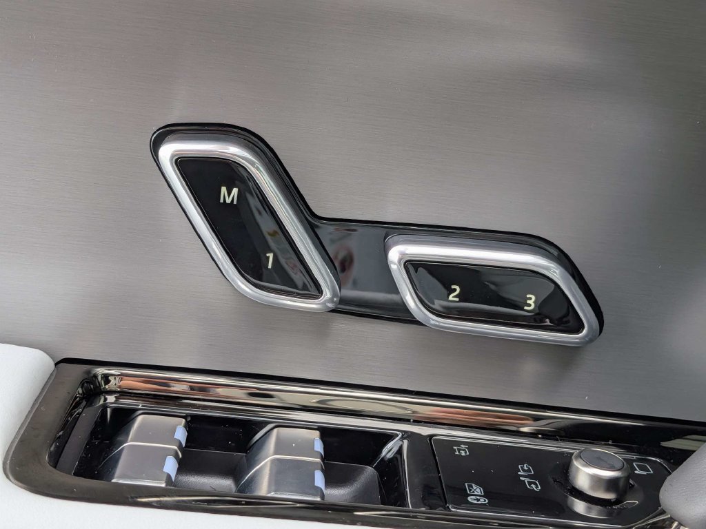 New 2027 Land Rover Range Rover Sport SE AWD/4WD image 20