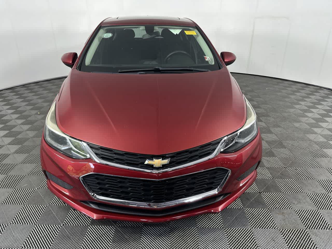 Used 2018 Chevrolet Cruze LT w/ Sun And Sound Package FWD image 3