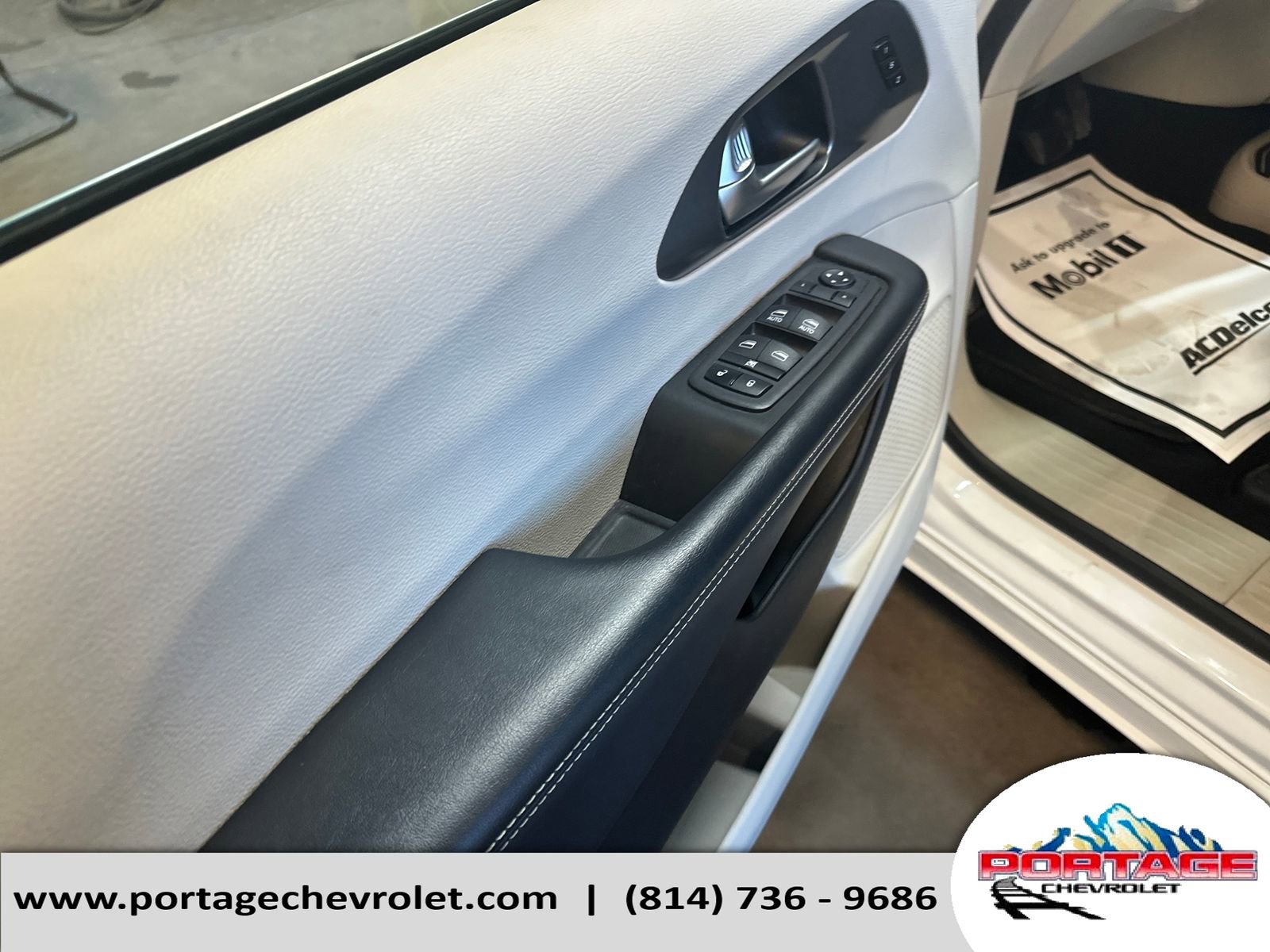 Used 2024 Chrysler Pacifica Touring-L image 13